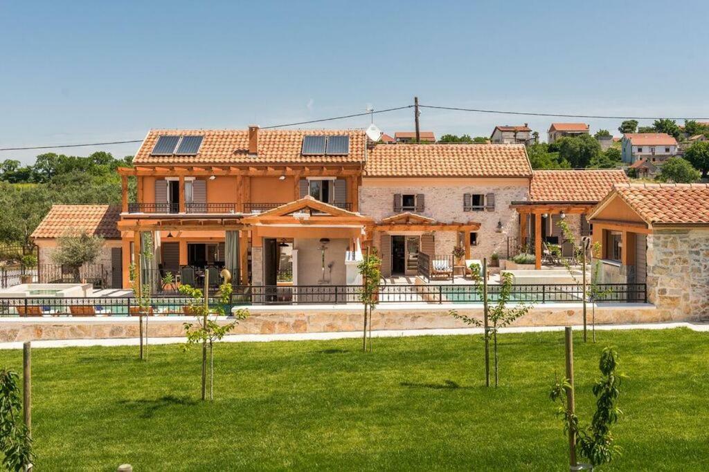 Villa Hirundo Rustica 斯克拉丁 外观 照片