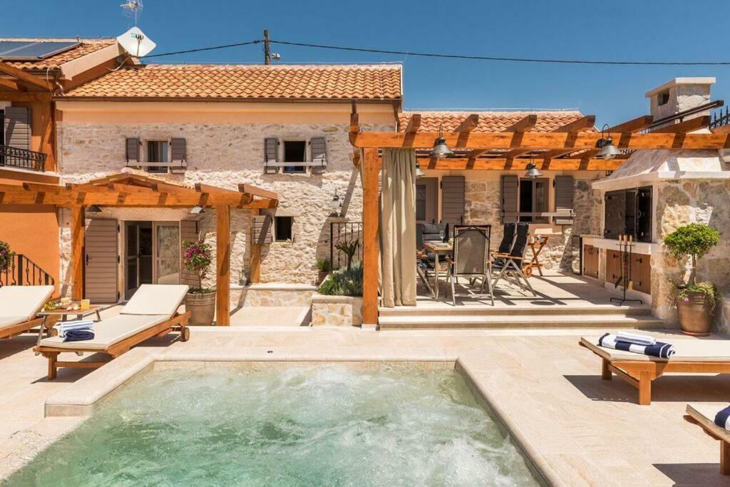 Villa Hirundo Rustica 斯克拉丁 外观 照片