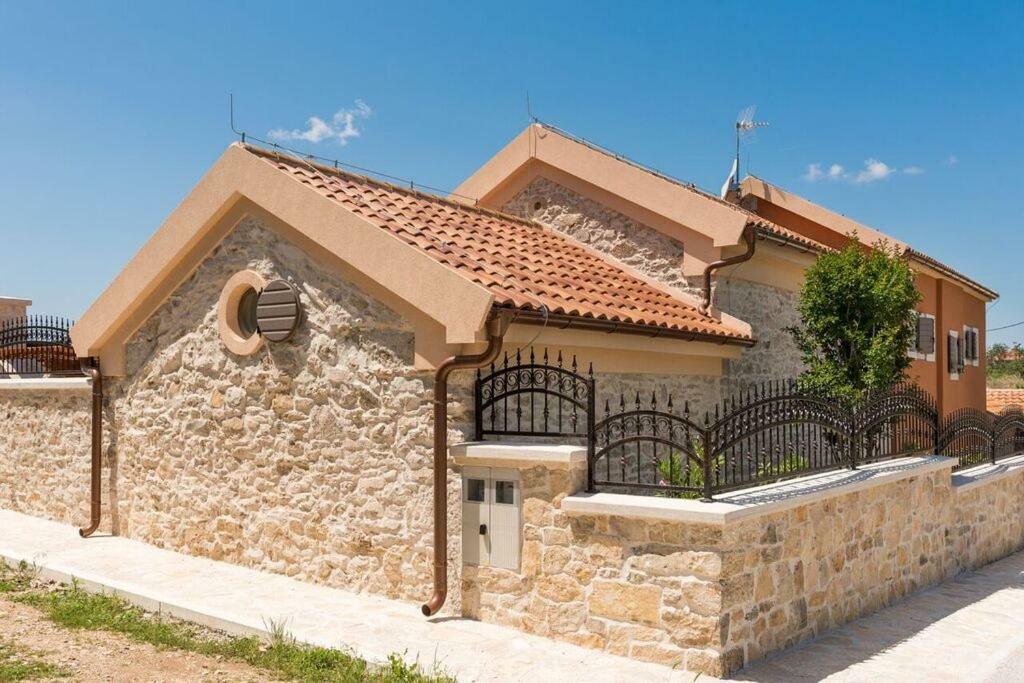 Villa Hirundo Rustica 斯克拉丁 外观 照片