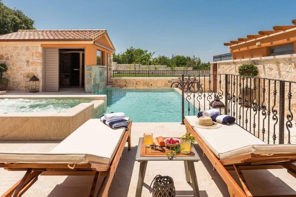 Villa Hirundo Rustica 斯克拉丁 外观 照片