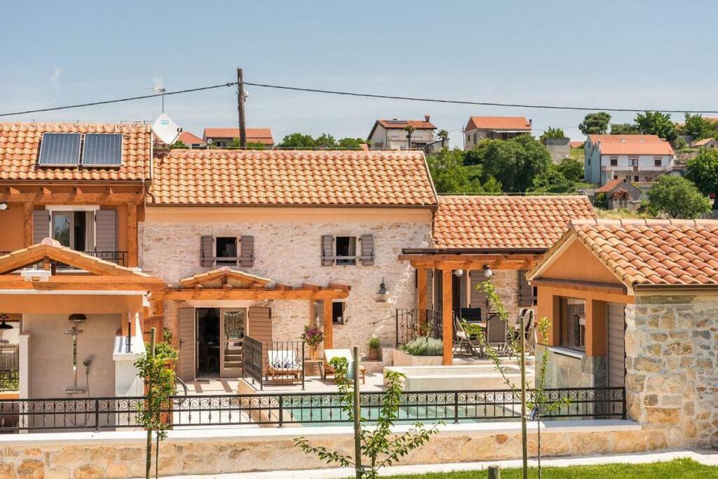 Villa Hirundo Rustica 斯克拉丁 外观 照片