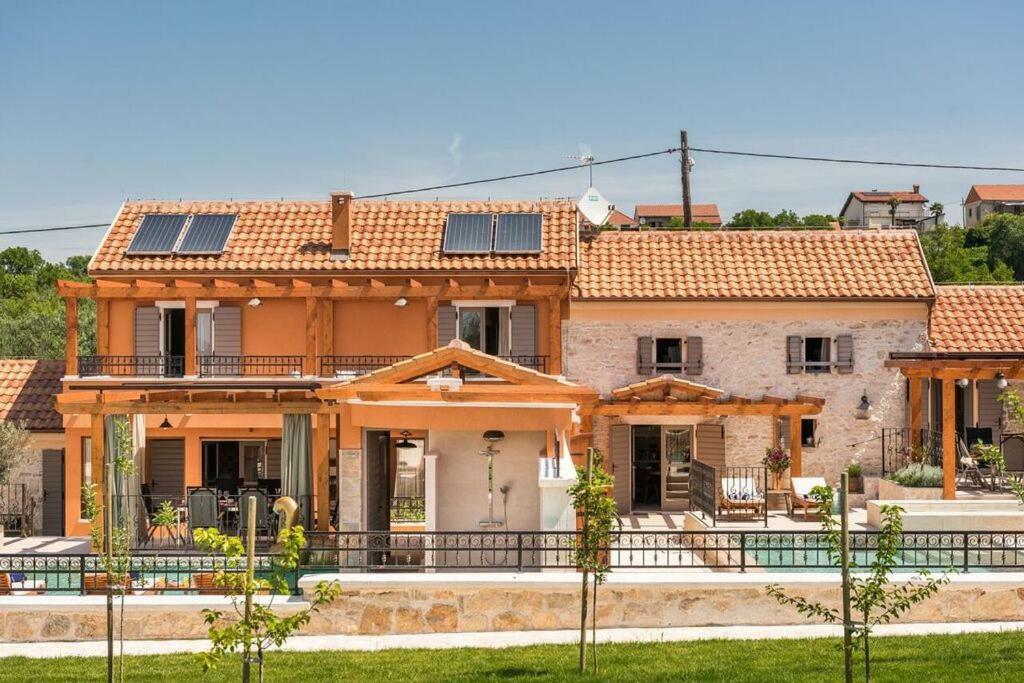 Villa Hirundo Rustica 斯克拉丁 外观 照片