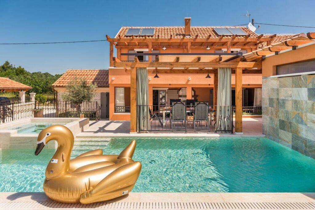 Villa Hirundo Rustica 斯克拉丁 外观 照片