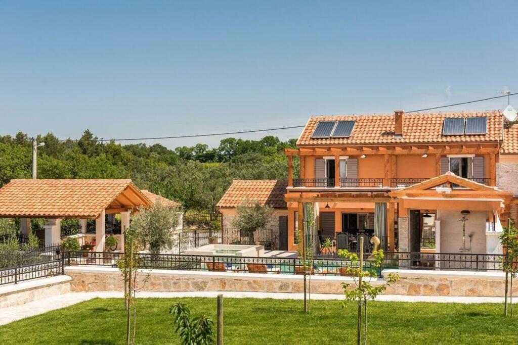 Villa Hirundo Rustica 斯克拉丁 外观 照片