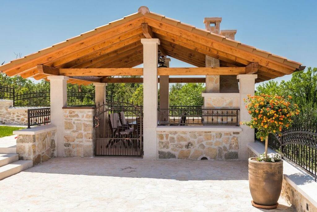 Villa Hirundo Rustica 斯克拉丁 外观 照片