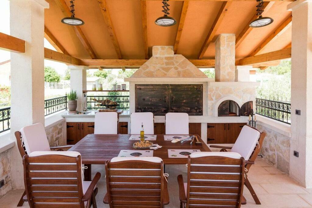 Villa Hirundo Rustica 斯克拉丁 外观 照片