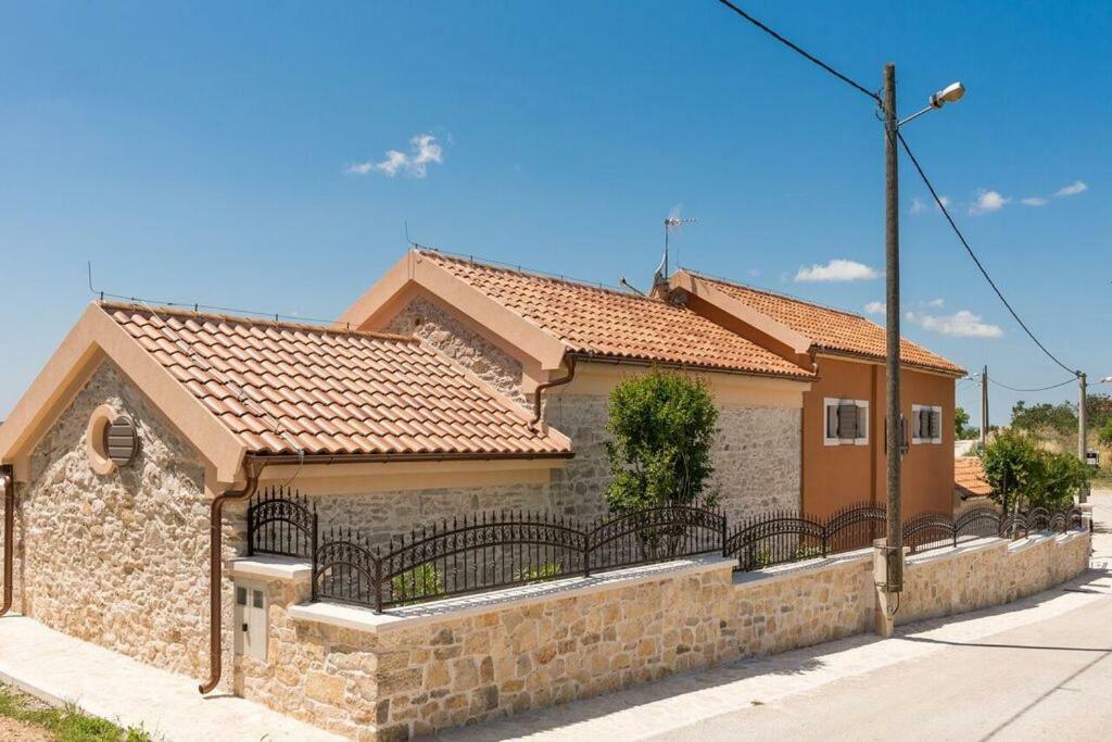 Villa Hirundo Rustica 斯克拉丁 外观 照片