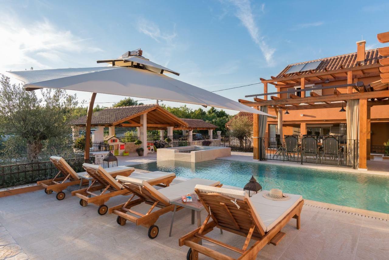 Villa Hirundo Rustica 斯克拉丁 外观 照片
