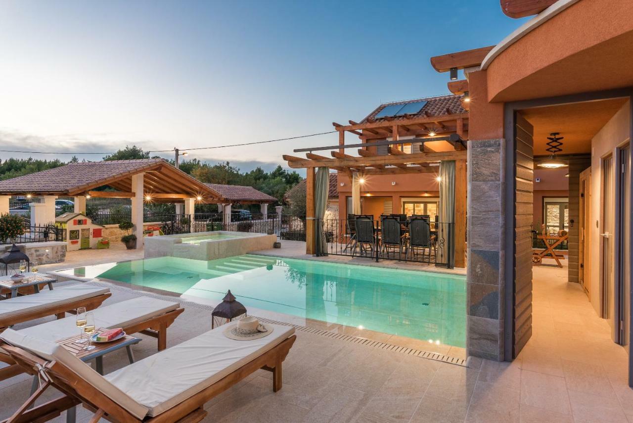 Villa Hirundo Rustica 斯克拉丁 外观 照片