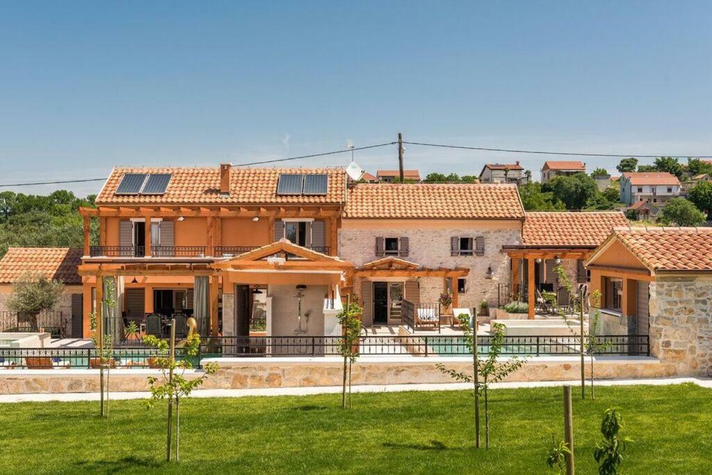 Villa Hirundo Rustica 斯克拉丁 外观 照片