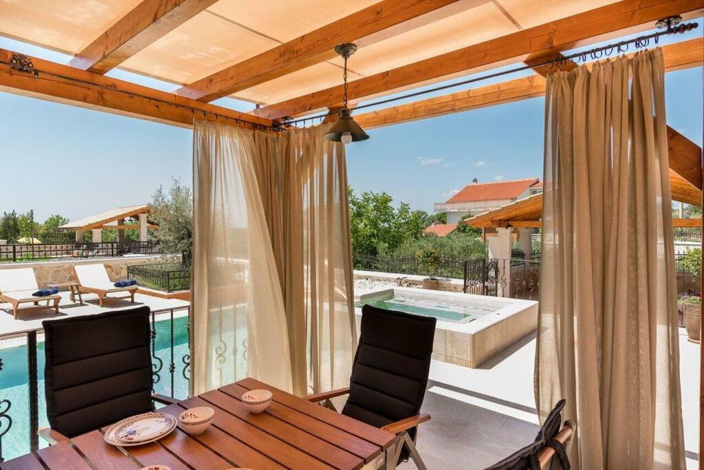 Villa Hirundo Rustica 斯克拉丁 外观 照片
